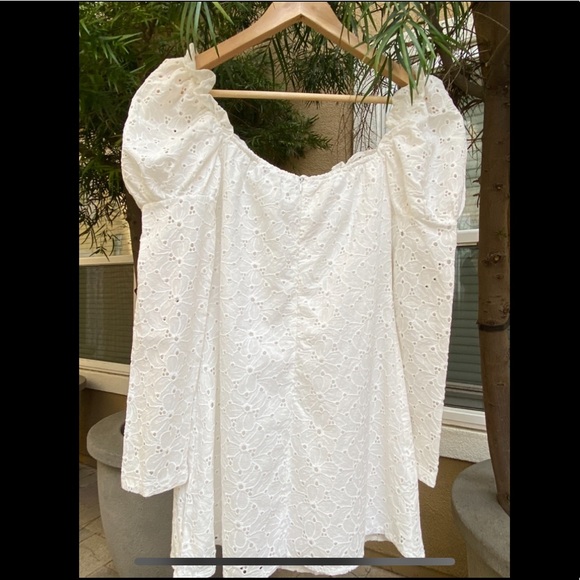 Nasty Gal Eyelet smocked long sleeves dress - Picture 7 of 9